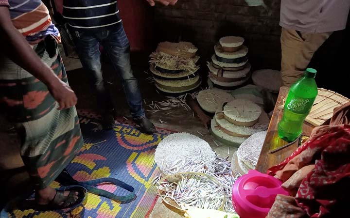 কুষ্টিয়ায় পুলিশের অভিযানে পাঁচ লক্ষ শলাকা নকল বিড়ি জব্দ